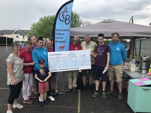 Remise du Chèque à TAFARNOUT par l'ACLB et les marcheurs, coureurs, etc