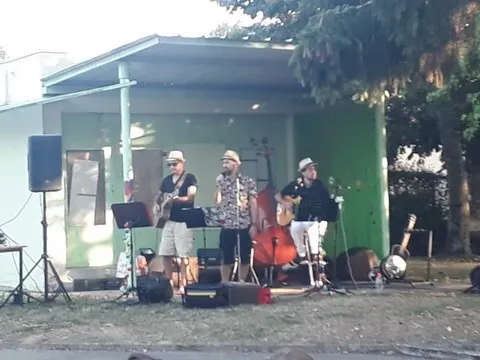 Le Groupe "Autour de Debby" lors du barbecue de l'ACLB 2019